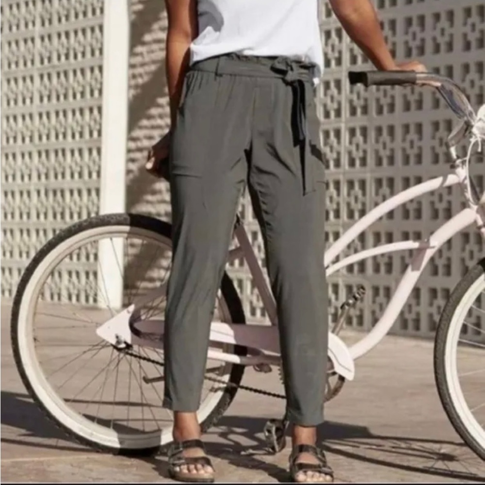 ATHLETA | Featherweight Skyline Paper Bag Pants Arbor Olive Green Size 8T